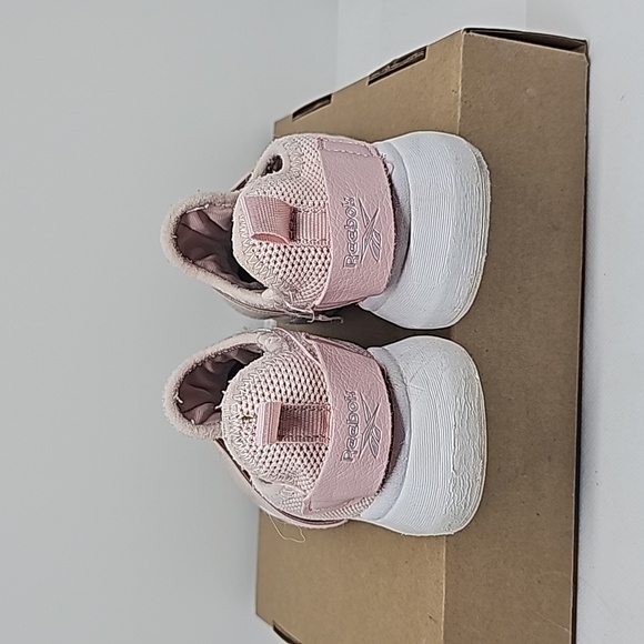 Reebok Slip-on Shoes in Kids Size 10 - Picture 3 of 6